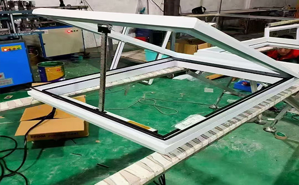 某地下车库出入口印台排烟窗配置工程